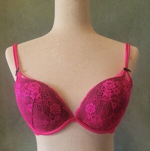 Victoria Secrets Lace Push-Up Bra - Pink